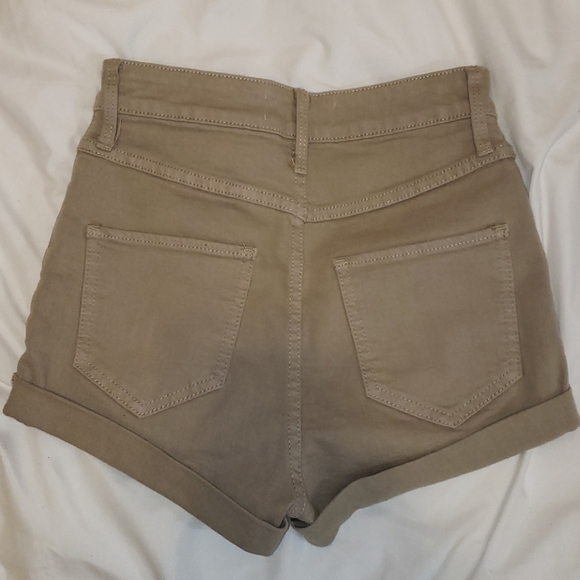 Aritzia TNA khaki shorts - Picture 3 of 3